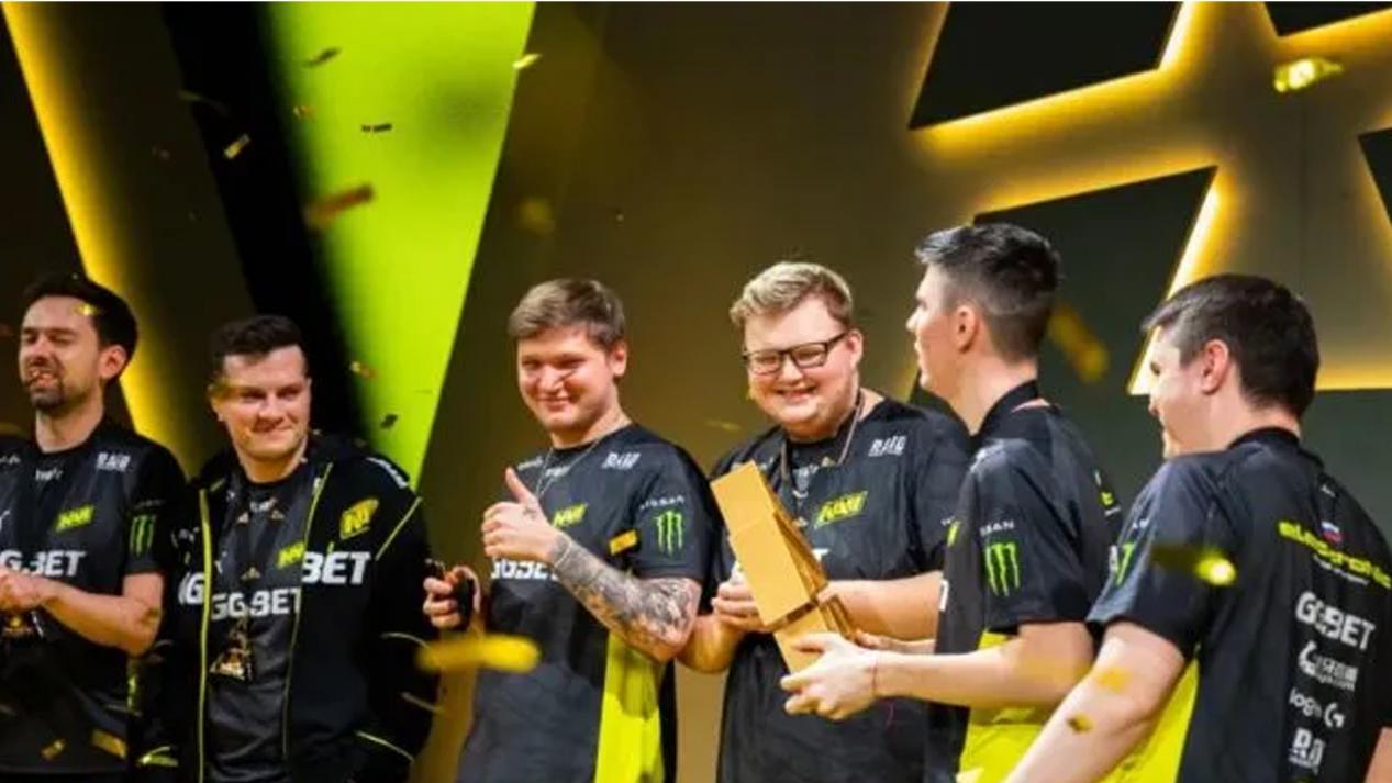 背后也隐藏 背后也隐藏