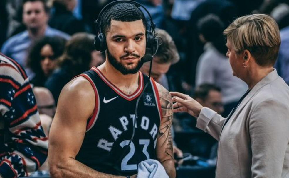 也符合他在 也符合他在